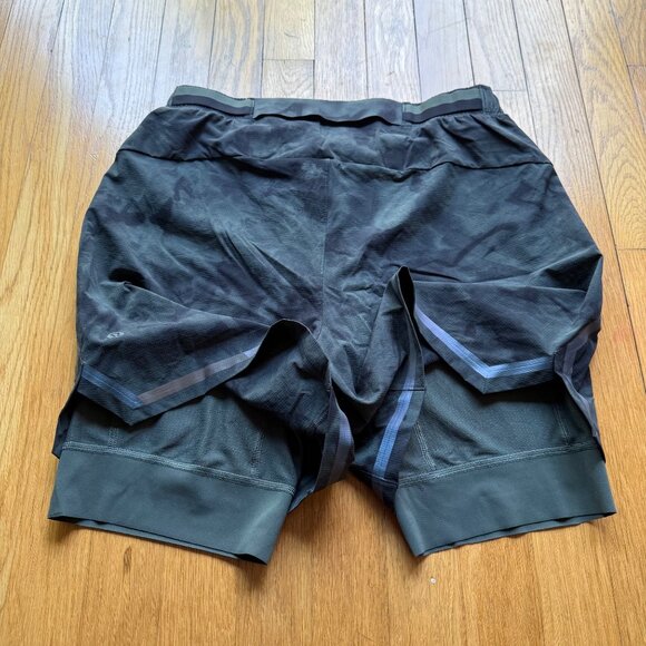 Lululemon Men Size M Black Tidal Dye Surge 6" Bold Lines Athletic Running Shorts - Picture 15 of 15